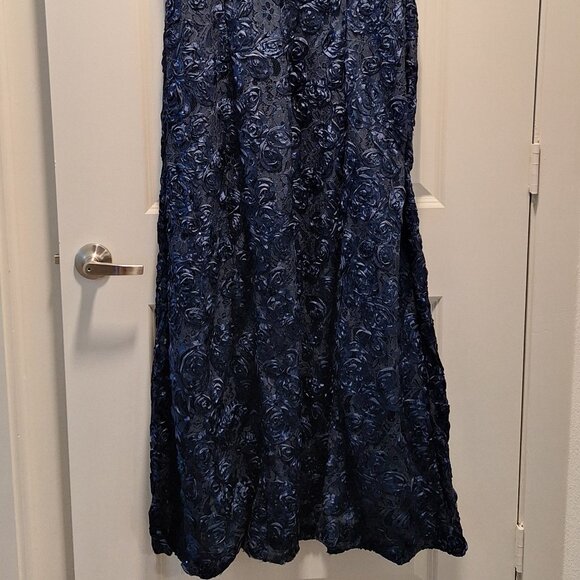 Alex Evening gown, navy, rose type material, sz 16 - Picture 2 of 4